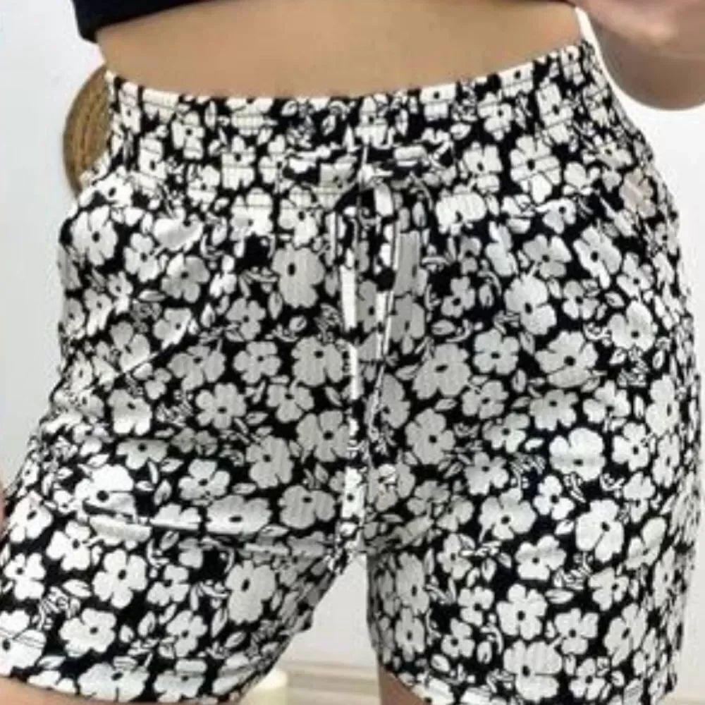 BRAND NEW FOREVER 21 FLORAL PRINT WOMEN"S SHORT